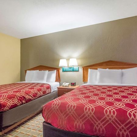 Econo Lodge Lansing - Leavenworth Exterior foto